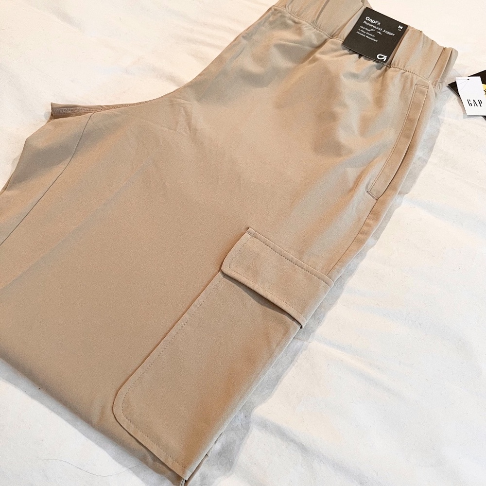 GapFit Lightweight Cargo Pants - Size M (NWTags)
